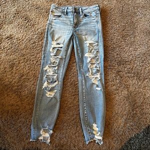 Light Wash American Eagle Torn Jeans